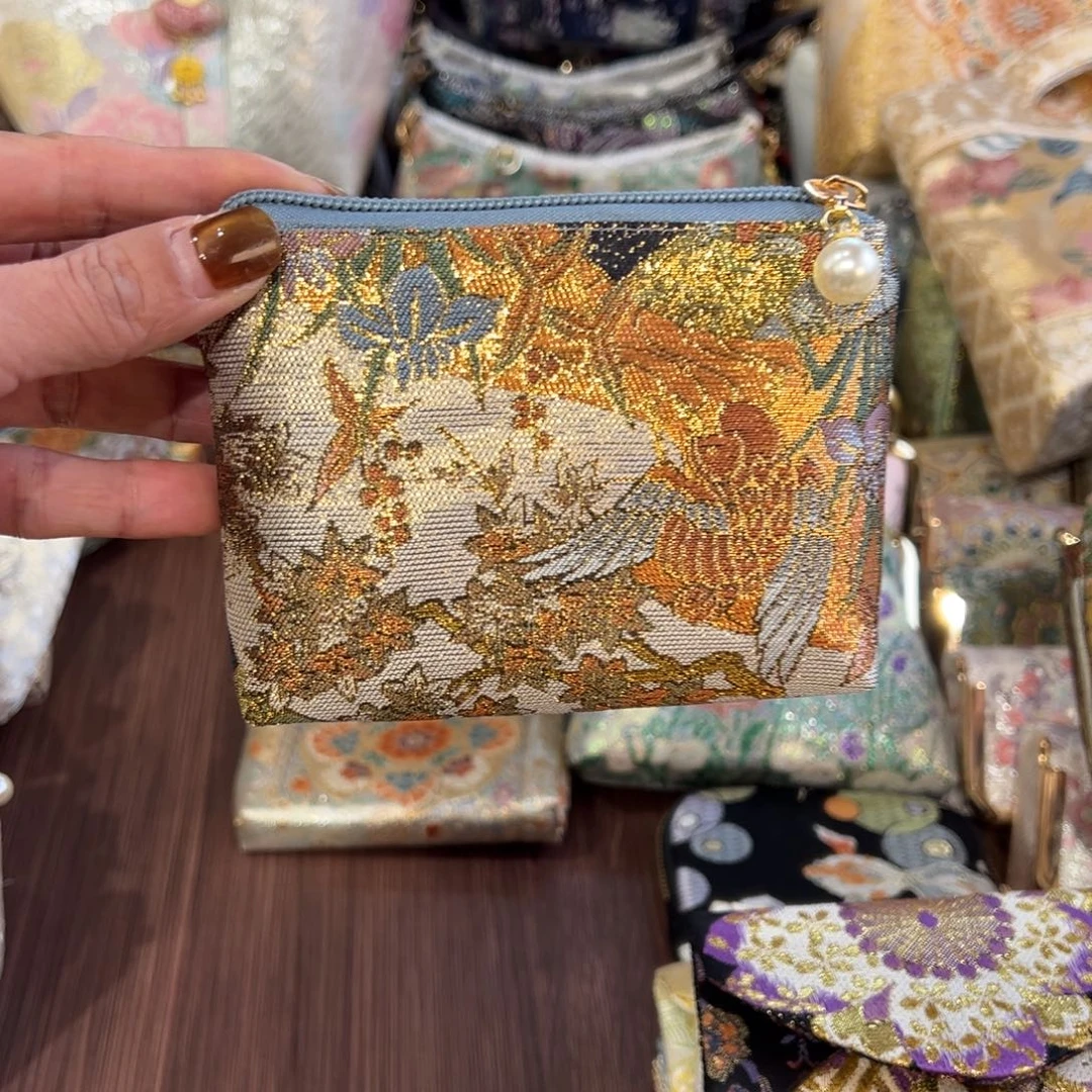 我***呀蚕丝黑金拉链零钱包