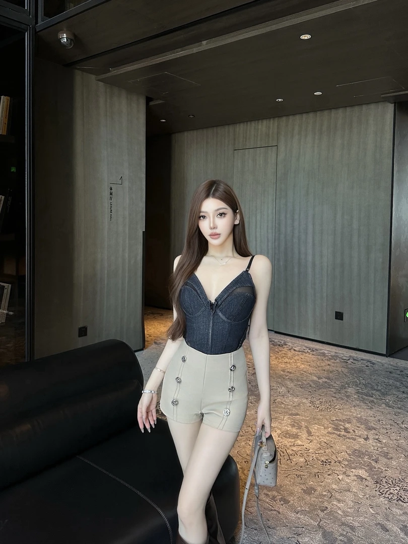 夏季新款小众设计收腰显瘦拼接辣妹风吊带背心配高腰短裤两件套女