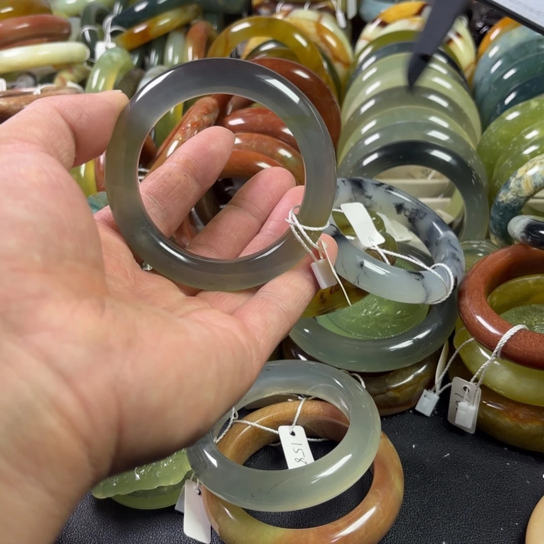 蛇纹石玉未镶嵌手镯