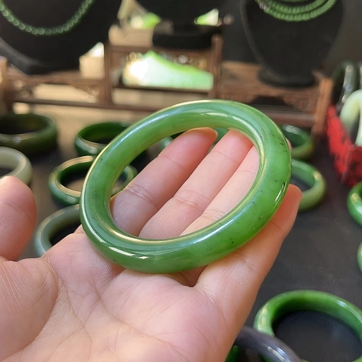 和田玉（碧玉）未镶嵌手镯