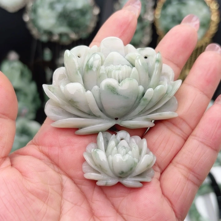 透闪石-蛇纹石玉未镶嵌颈饰