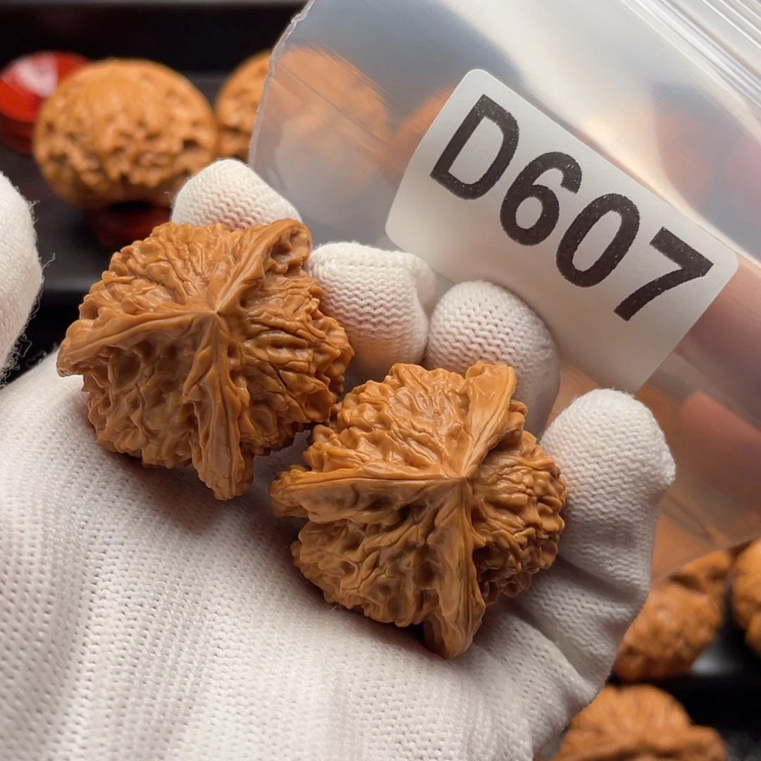 【闪购商品】文玩核桃吊坠D607三棱36