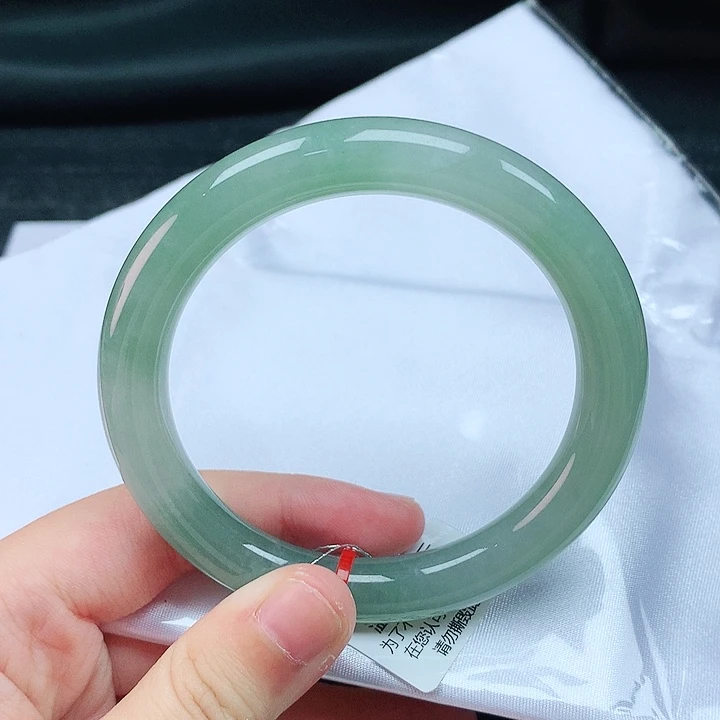 翡翠手镯未镶嵌54圈