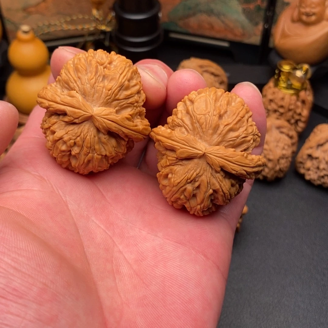 文玩核桃吊坠白狮子40尺微修