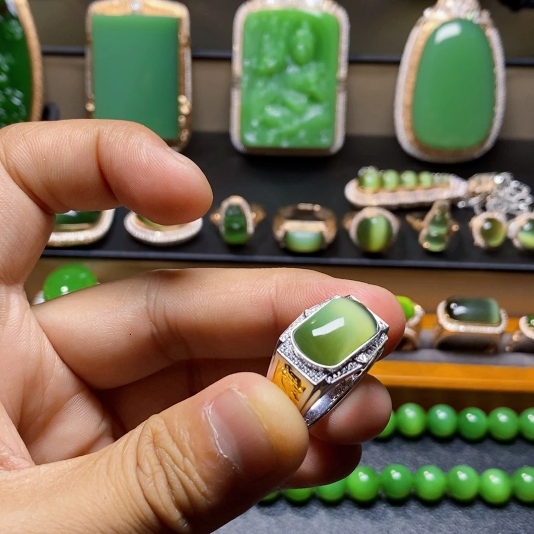 且***来和田玉18K金镶嵌吊坠(不含链)