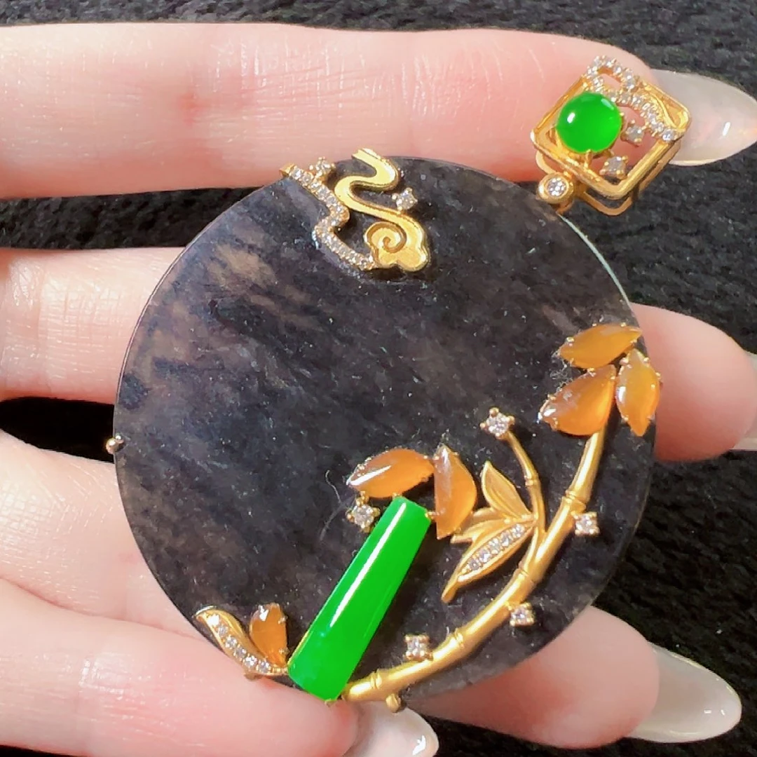 翡翠18K金镶嵌颈饰签收后24小时鉴赏期，过时不退