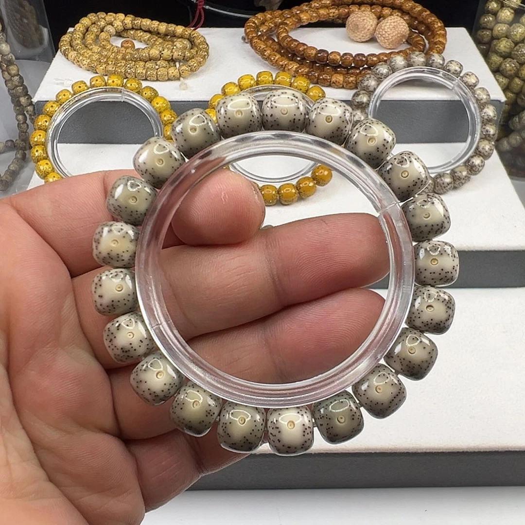 星月菩提手串石玉料11×10正月大眼睛