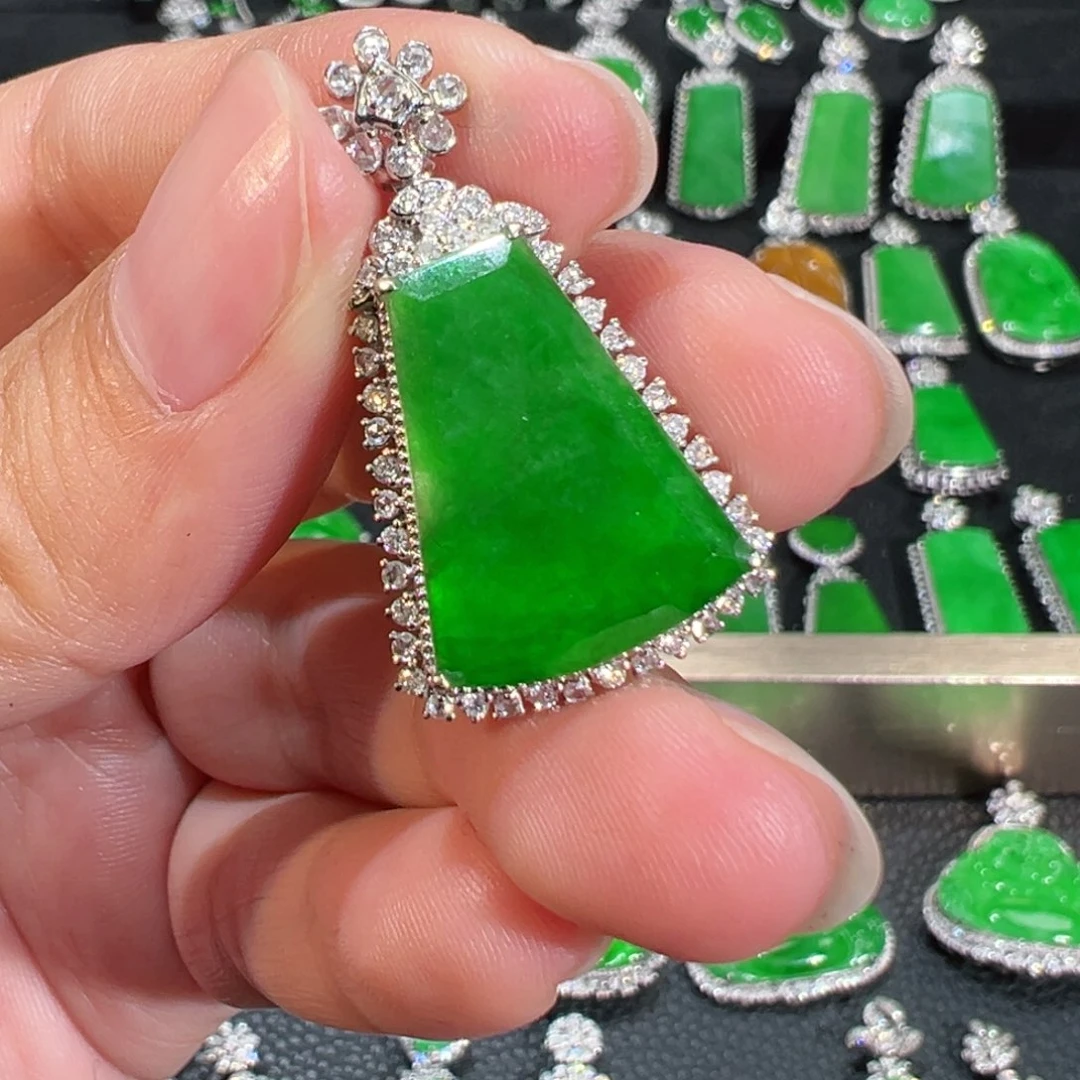 【闪购商品】翡翠吊坠(不含链)18K金镶嵌