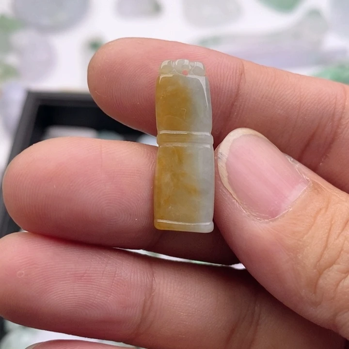 佳***悦吊坠(不含链)未镶嵌翡翠