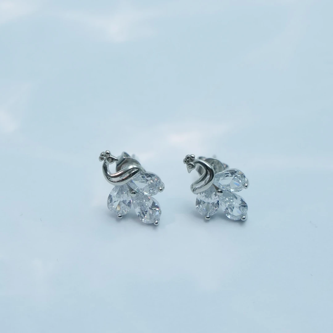 铜合金锆石耳饰 小众百搭气质轻奢设计感甜美耳针银色女素款耳饰