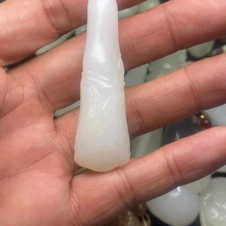 和田玉未镶嵌吊坠(赠链)