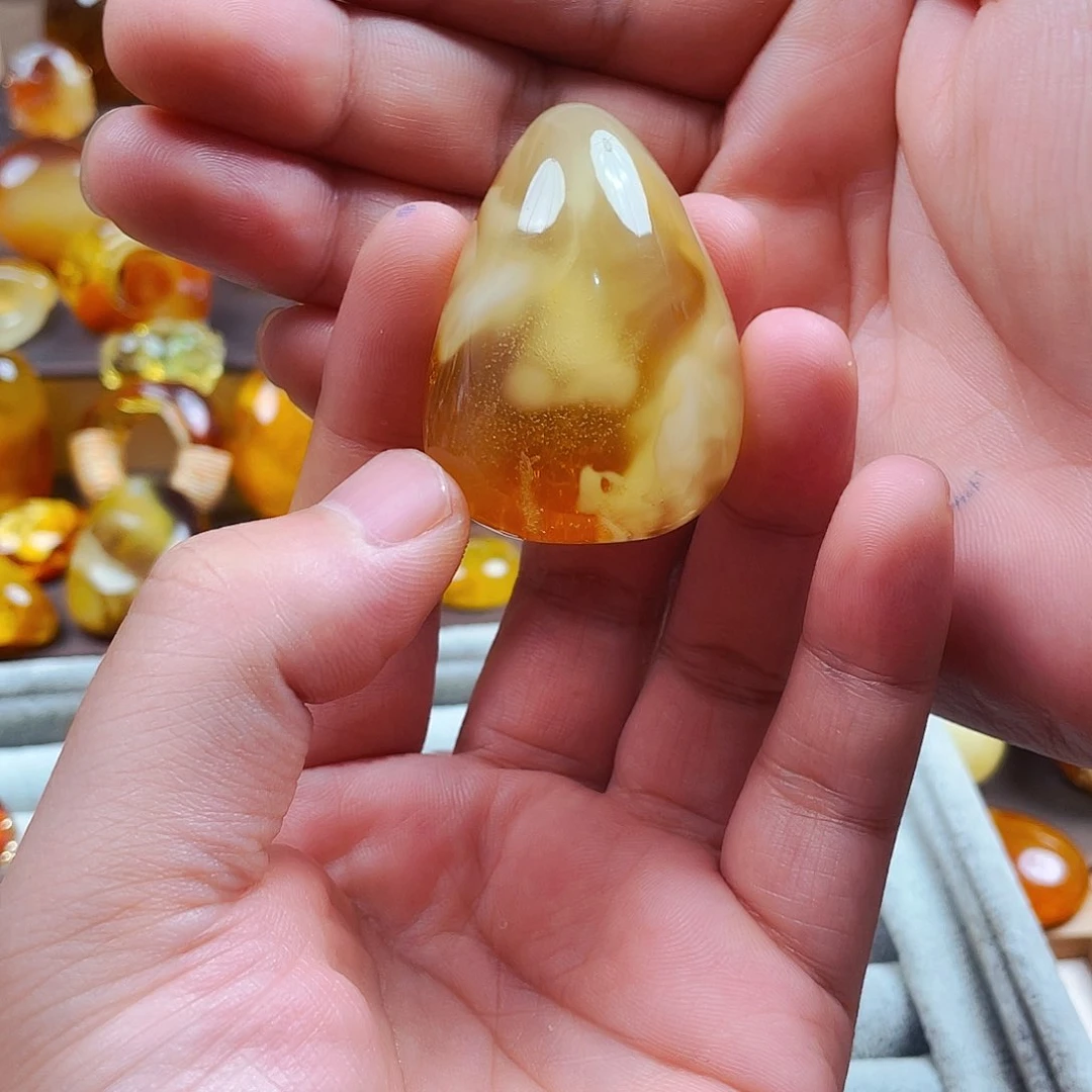 燕***言琥珀未镶嵌发饰吊坠