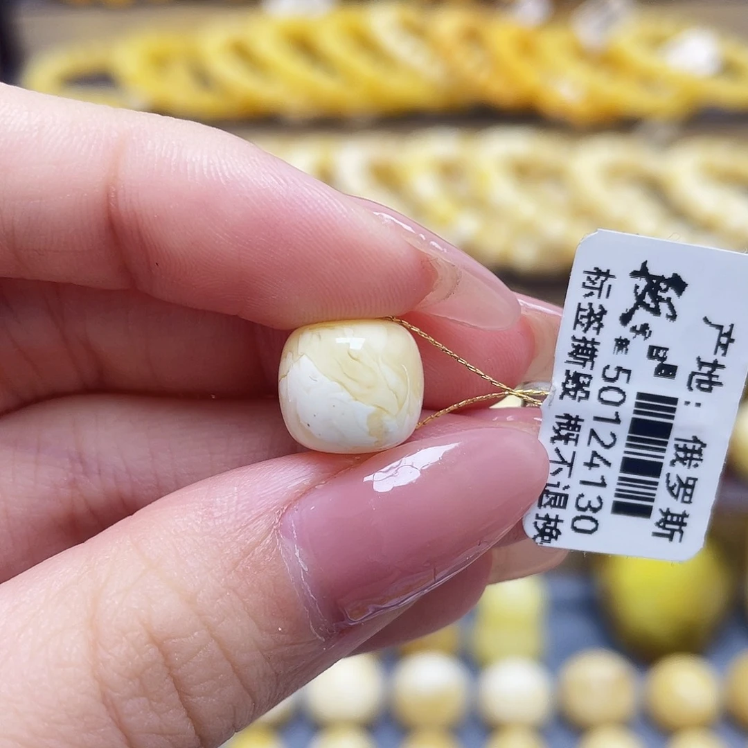 未镶嵌琥珀裸石11.2*10.2mm老型微瑕