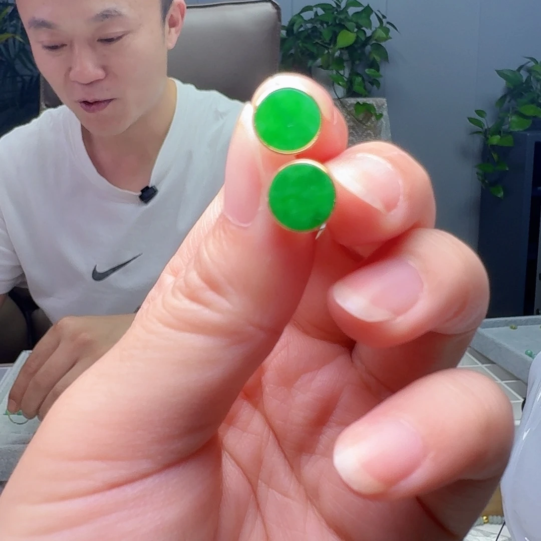 翡翠18K金镶嵌耳饰天然