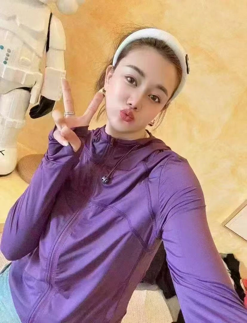 女人帮防晒连帽夏季薄款女纯色短外套瑜伽运动修身洋气衣服女