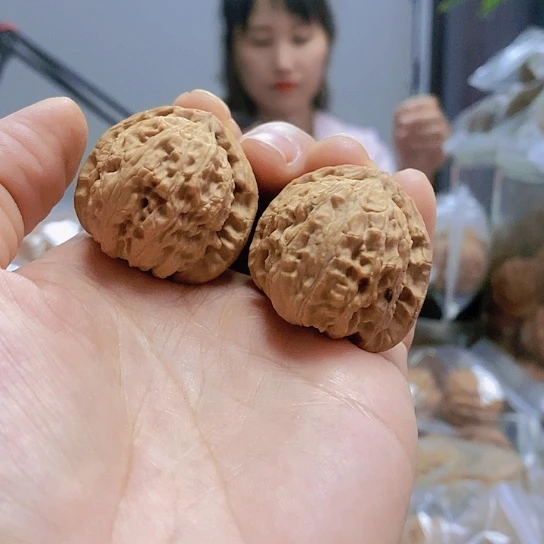 【闪购商品】把件文玩核桃34.5三角白