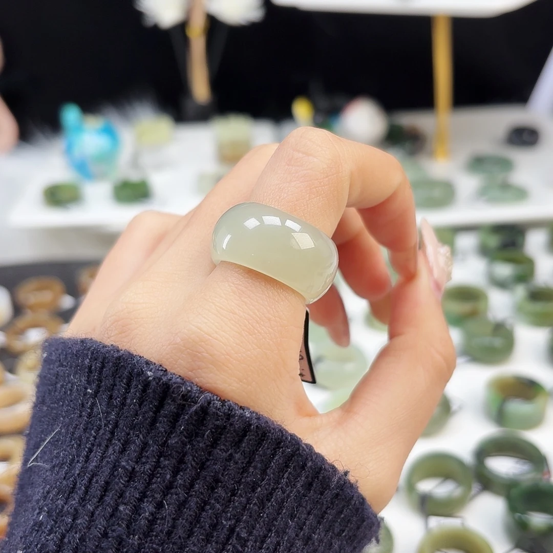 和田玉未镶嵌戒指P86冰晴轮胎17.8不退换