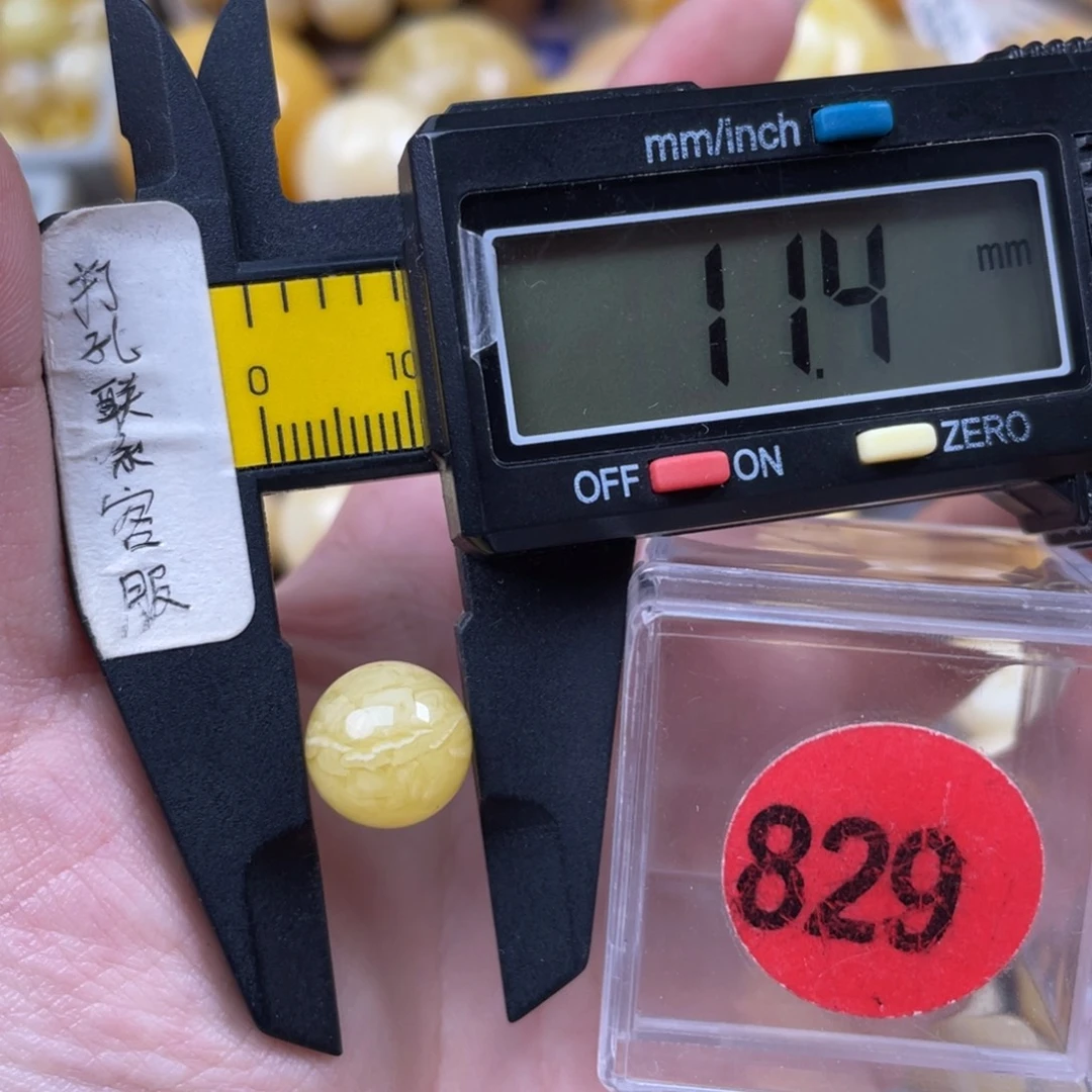 蜜蜡未镶嵌珠宝奇石