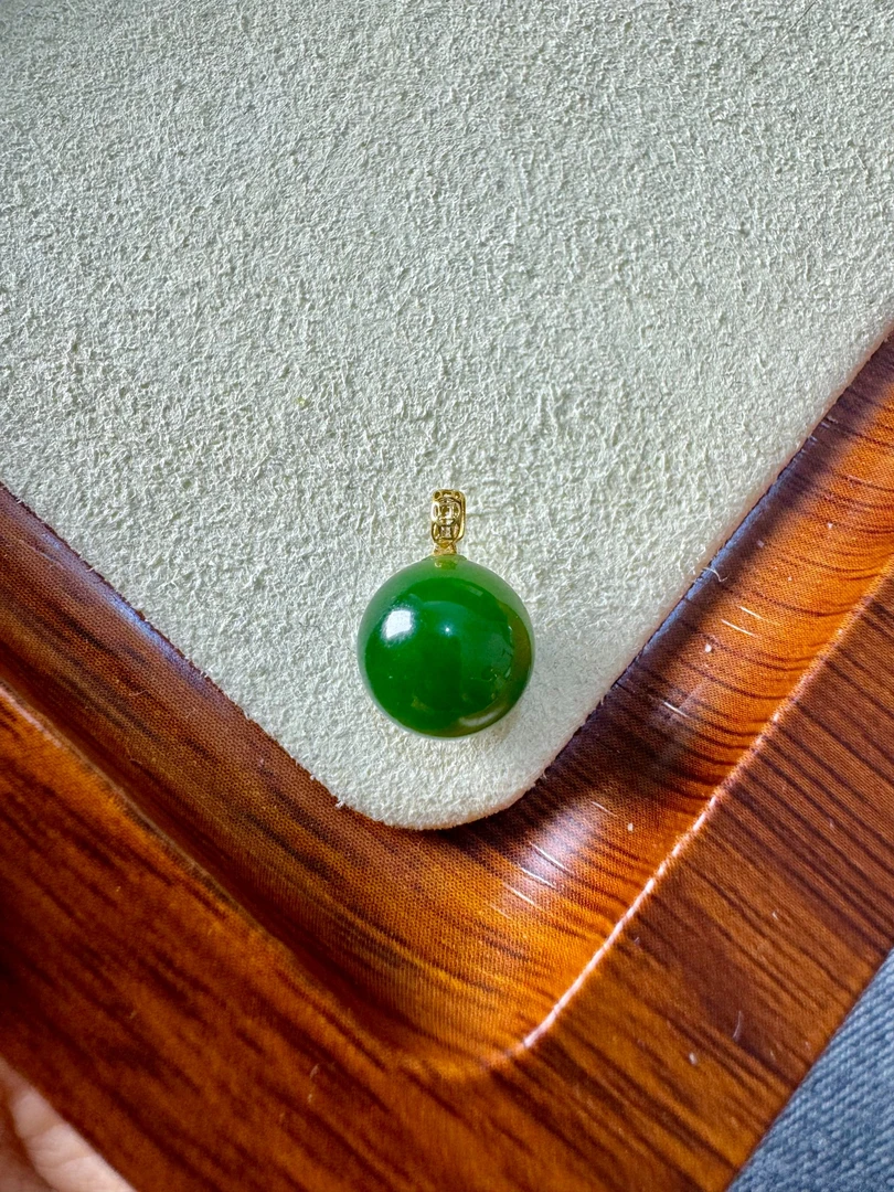 【杰我睿】18k金镶天然高品质和田碧玉圆珠吊坠yl001