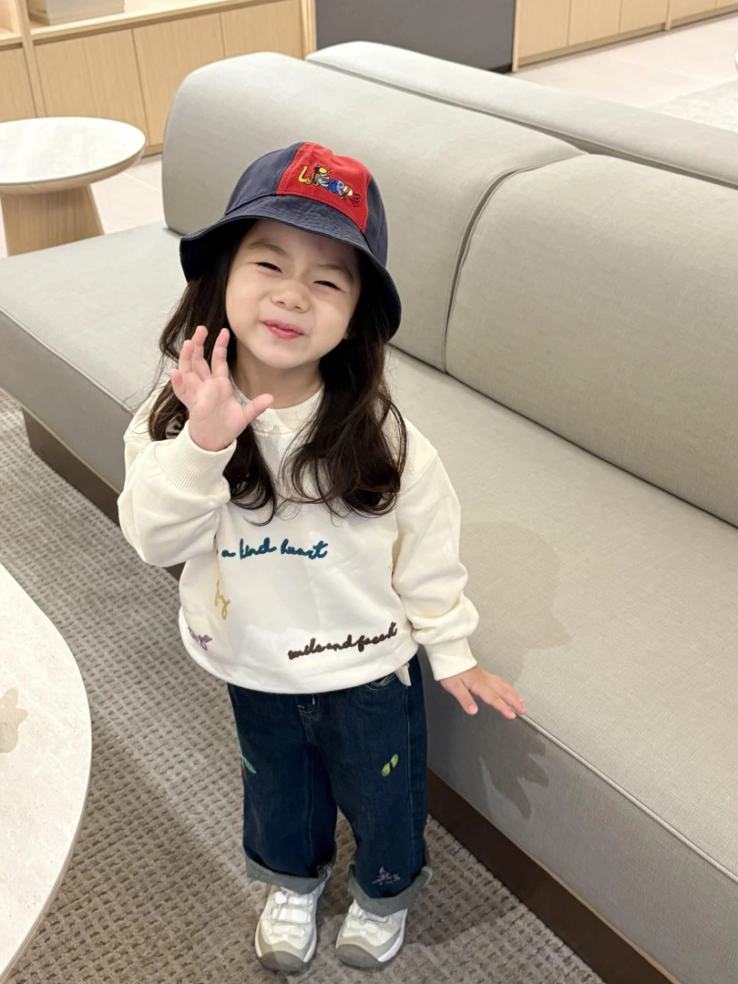 《小思家》2025早秋新款童装字母印花卫衣儿童深色百搭牛仔裤套装