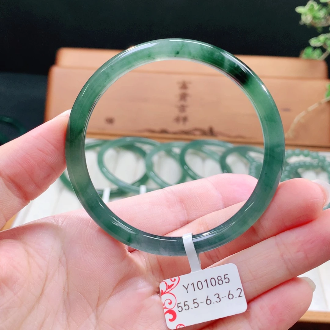 翡翠手镯（圆镯）未镶嵌