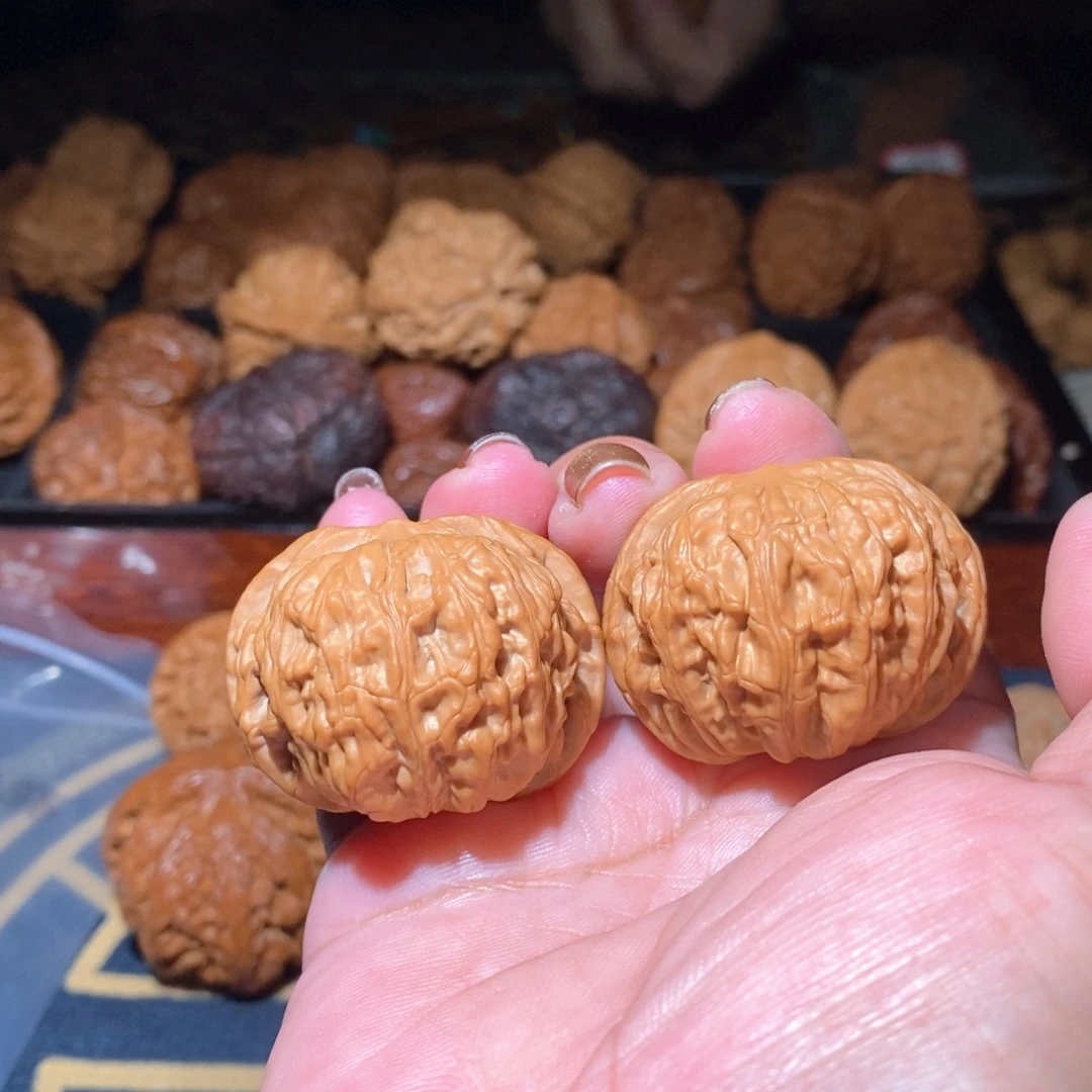 L***.把件文玩核桃石子磨