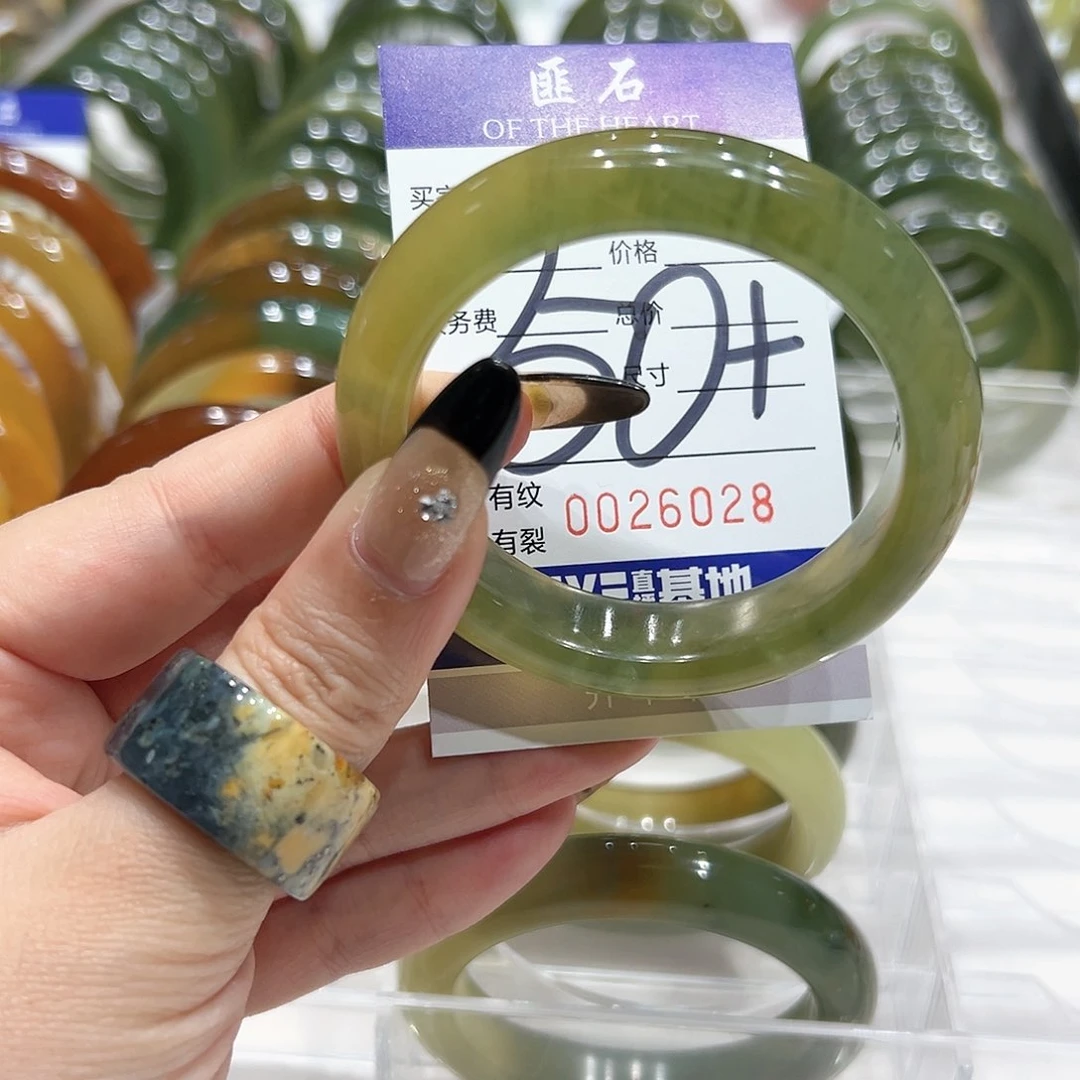 蛇纹石玉手镯未镶嵌