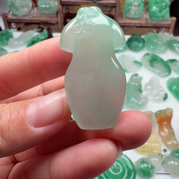 颈饰未镶嵌石英质玉