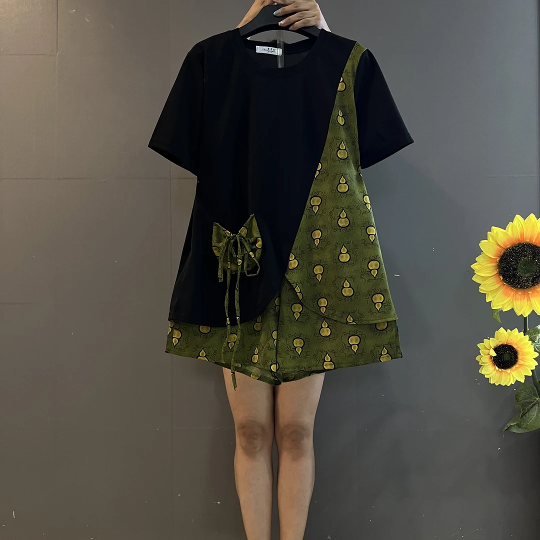 微胖设计轻奢时尚印花上衣搭配短裤显瘦遮肚两件套