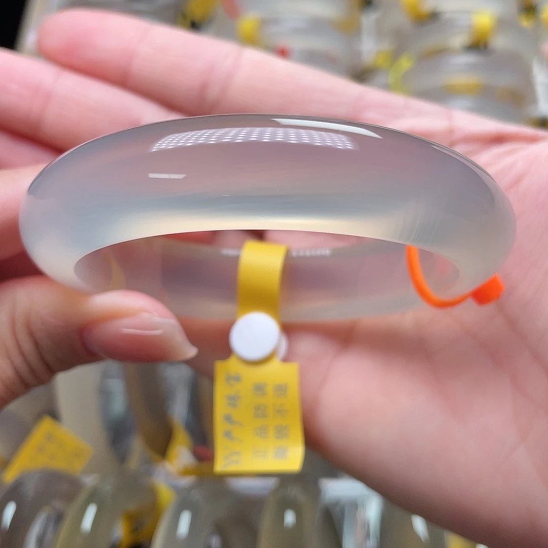 玛瑙/玉髓未镶嵌手镯57宽14.1厚8.2