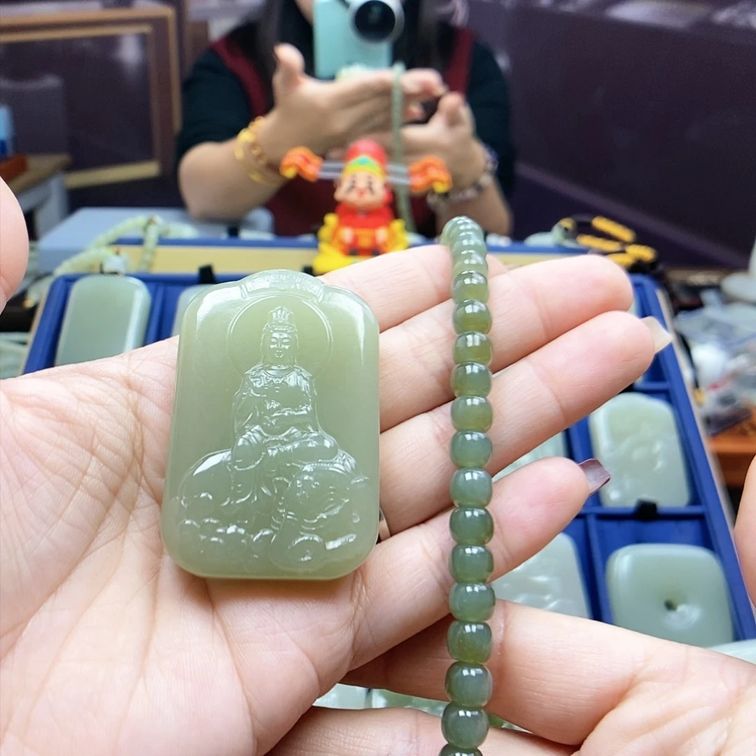 和田玉颈饰未镶嵌无**悔