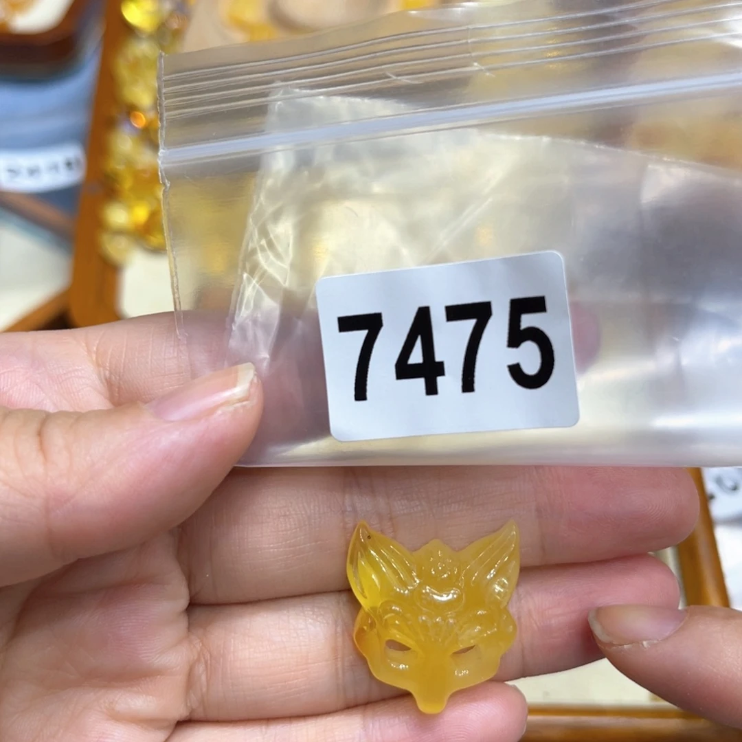 小****未镶嵌琥珀珠宝奇石