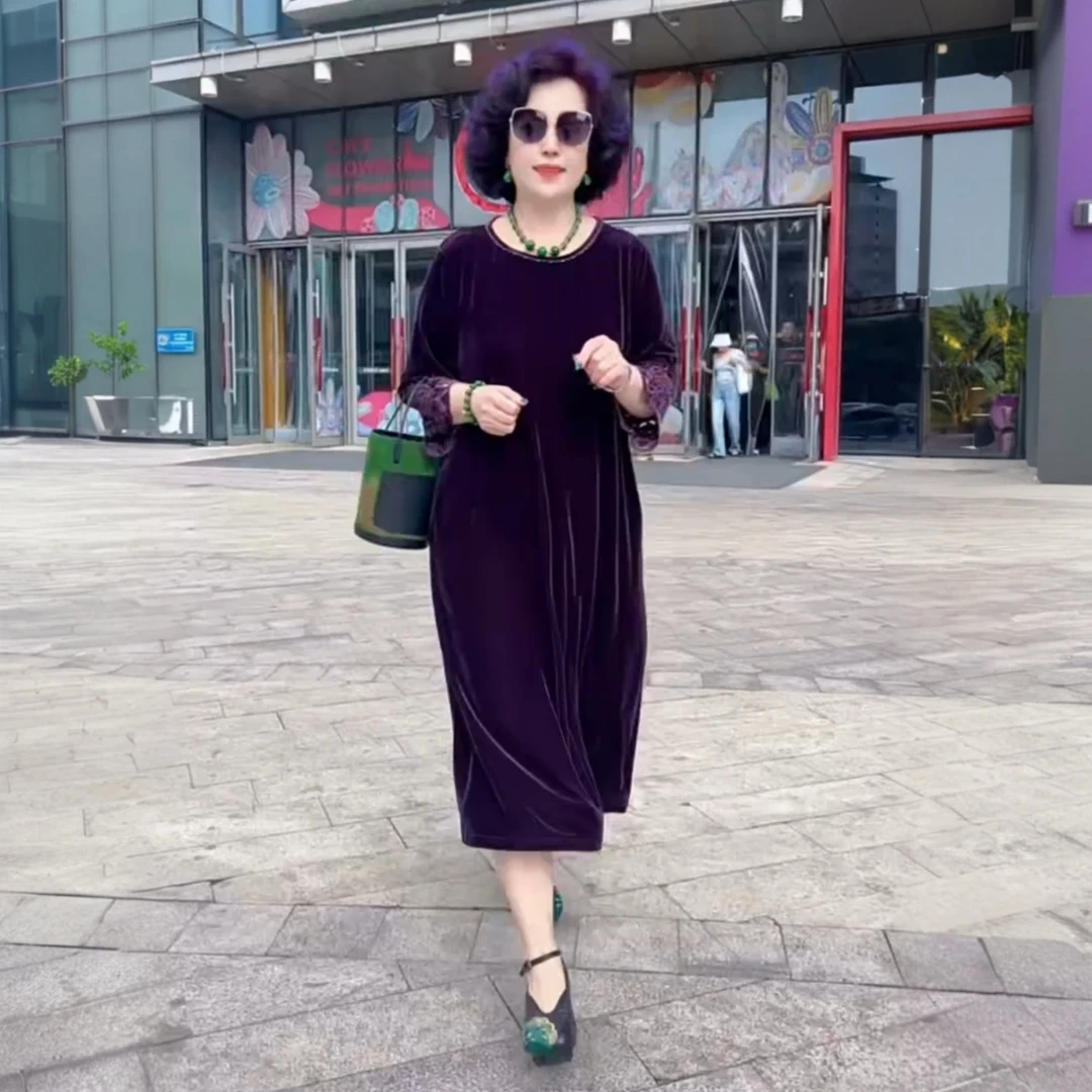 9090阔太太高端妈妈秋圆领刺绣花连衣裙丝绒宽松大码遮肉长裙100