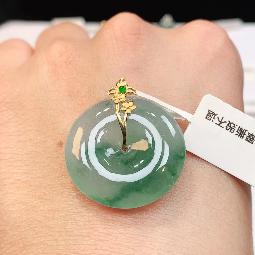 翡翠18K金镶嵌颈饰