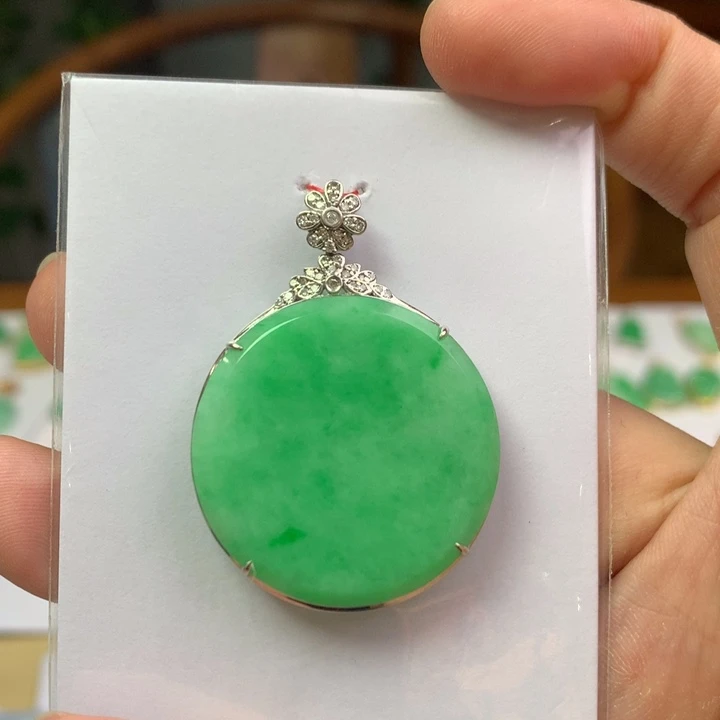 翡翠18K金镶嵌颈饰翡翠吊坠