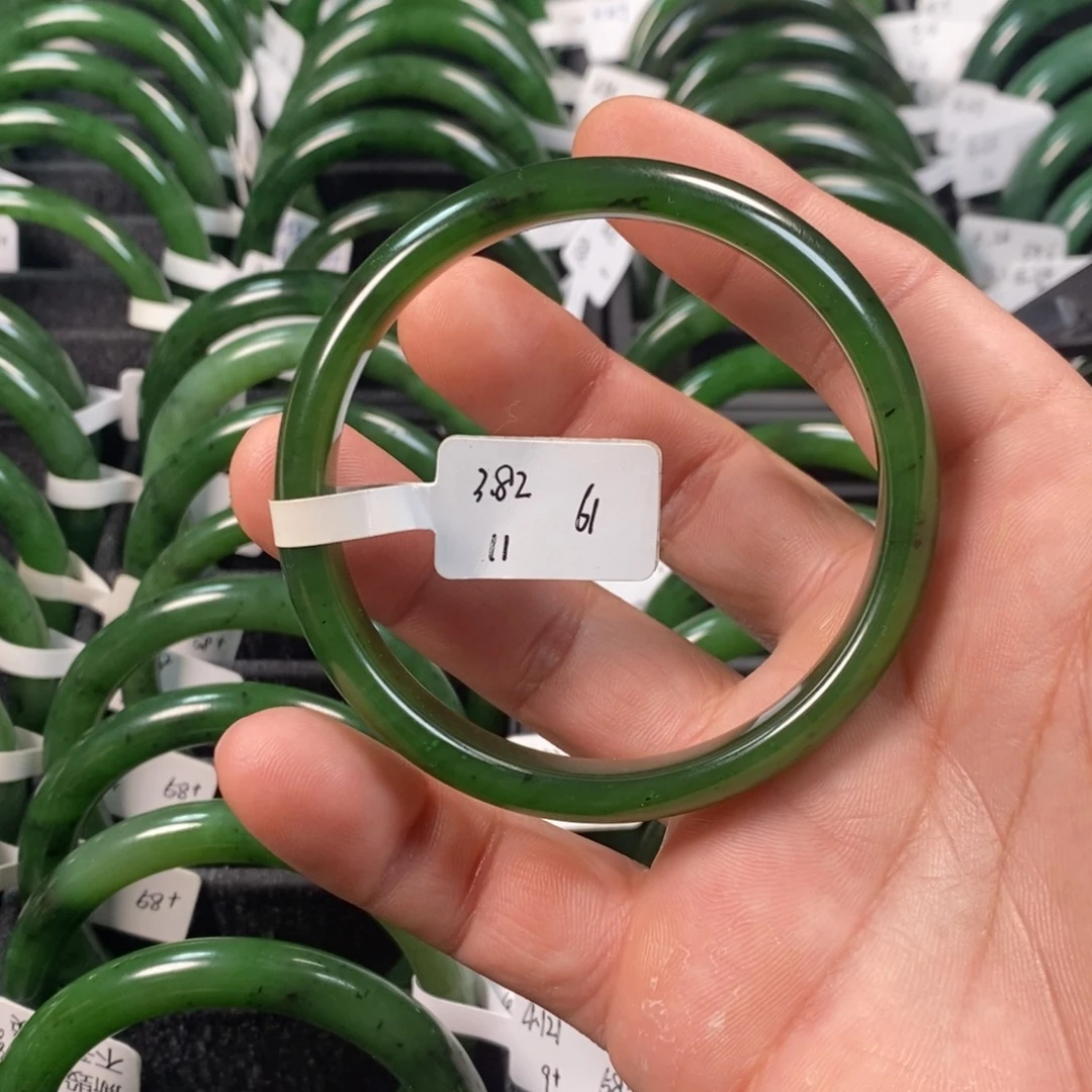 A***疼和田玉（碧玉）未镶嵌手镯