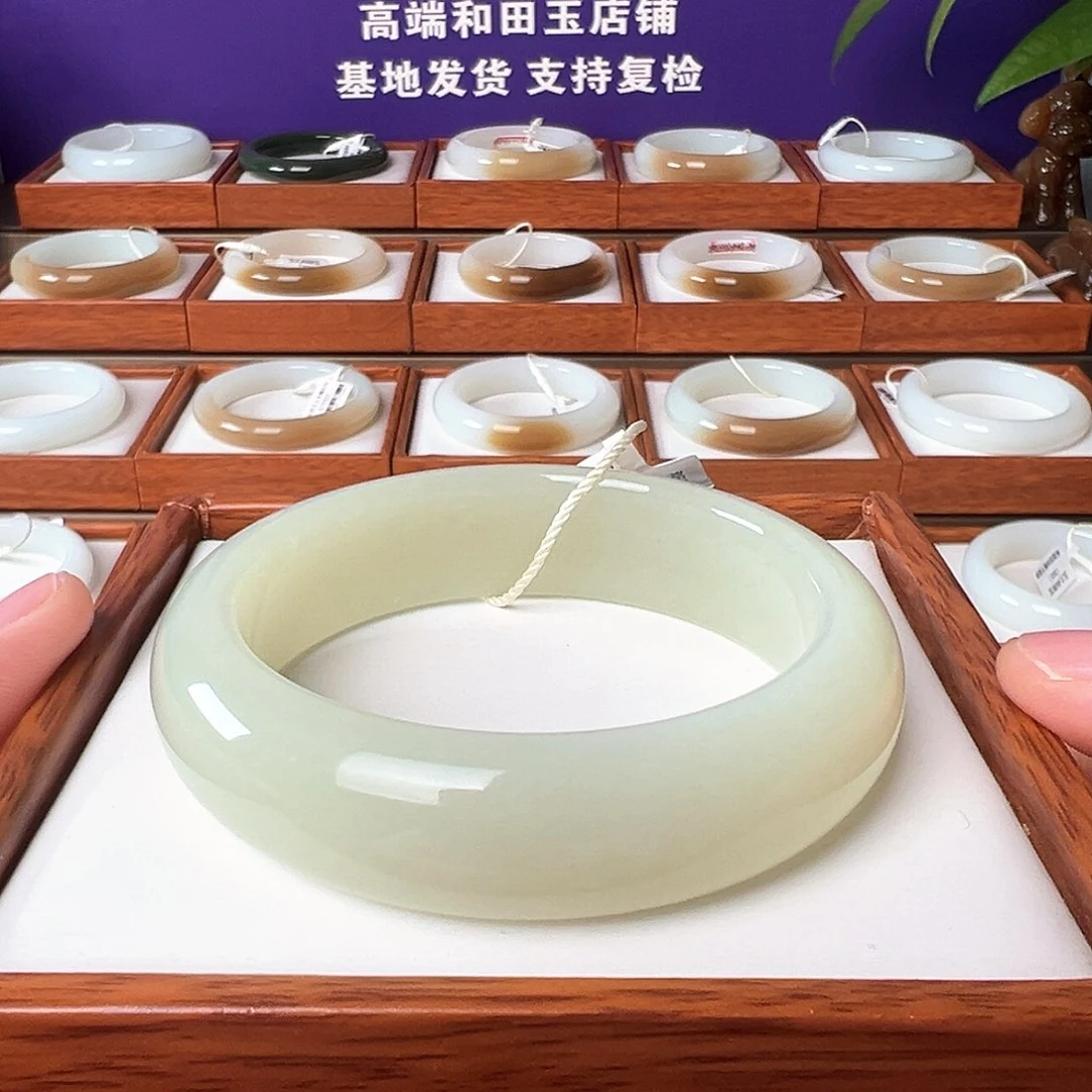 和田玉手镯未镶嵌