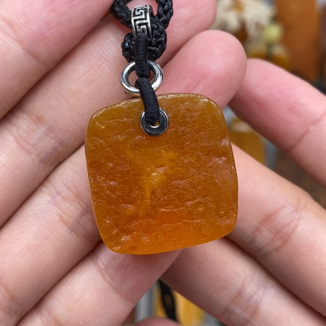 未镶嵌吊坠(赠链)琥珀