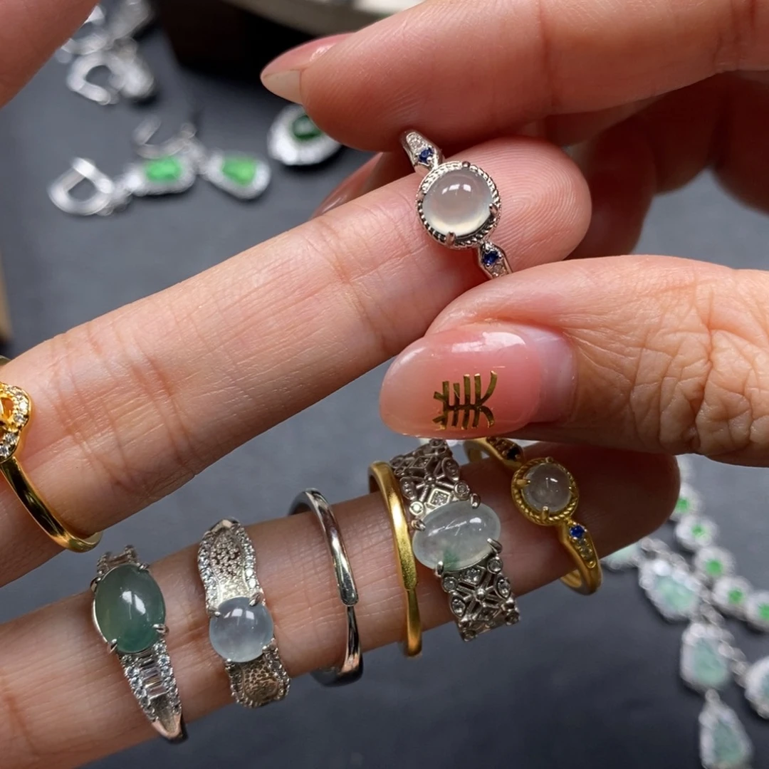 翡翠颈饰未镶嵌翡翠