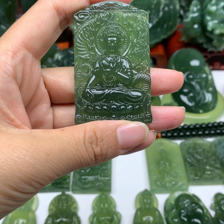 用***1蛇纹石玉未镶嵌颈饰