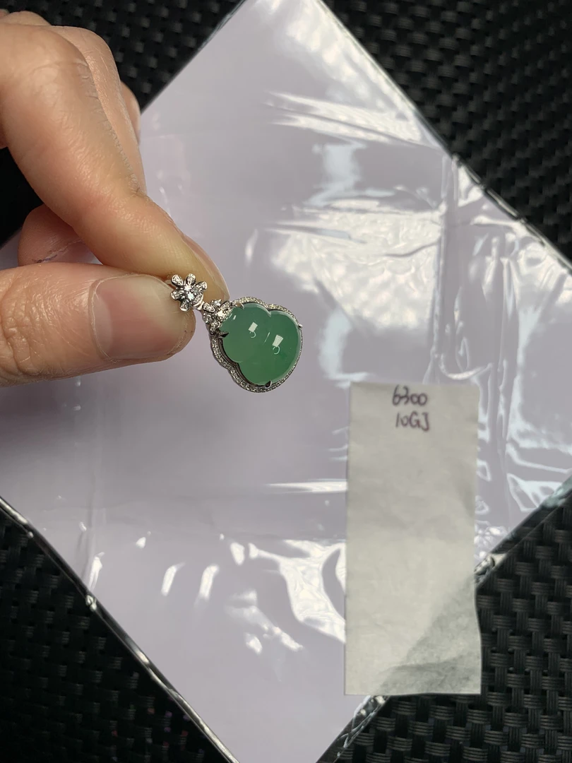 天然缅甸翡翠A货18K金镶嵌 10GJ