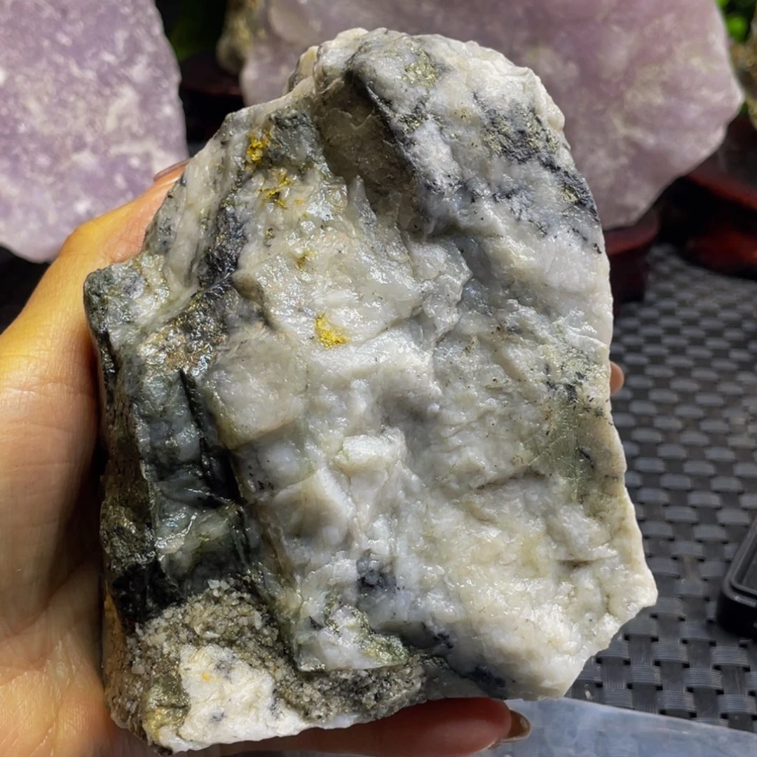 金属心****。心936g金达莱天然矿标