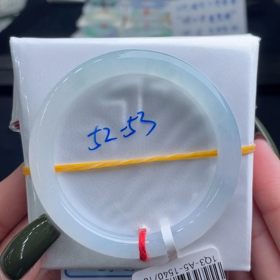 翡翠手镯未镶嵌翡翠手镯