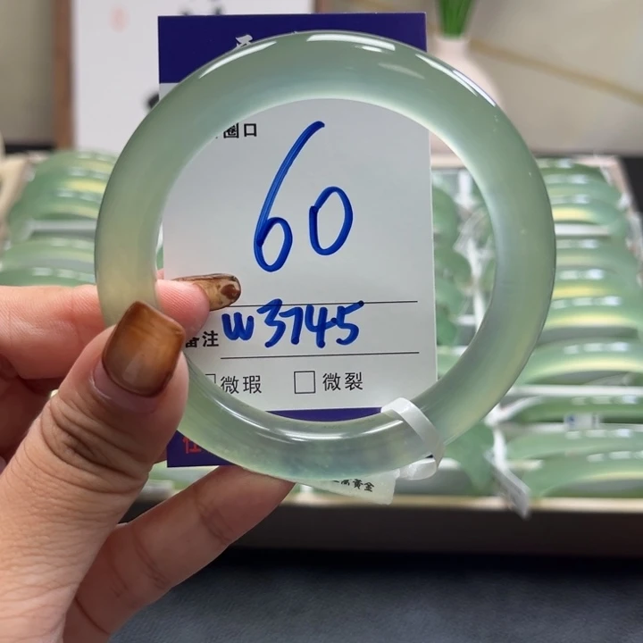 m***y蛇纹石玉未镶嵌手镯