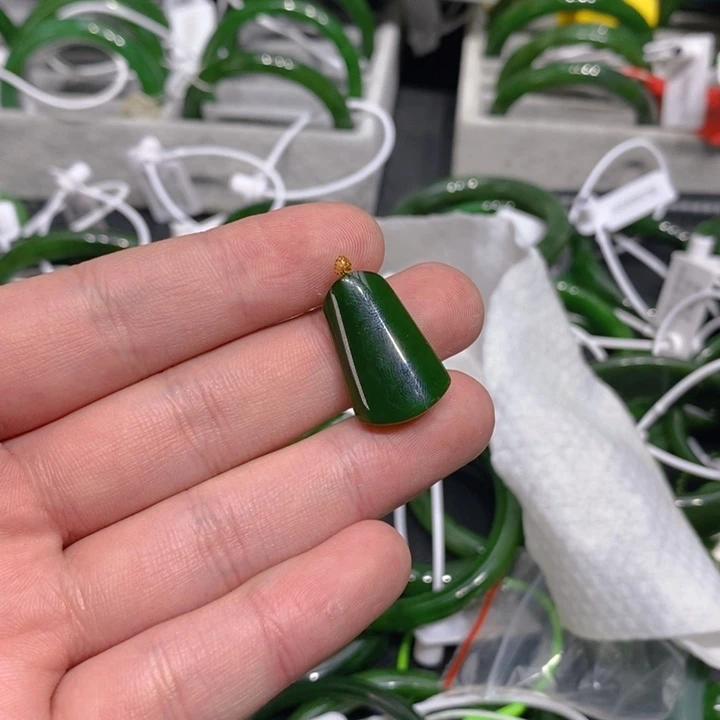 和田玉（碧玉）未镶嵌颈饰