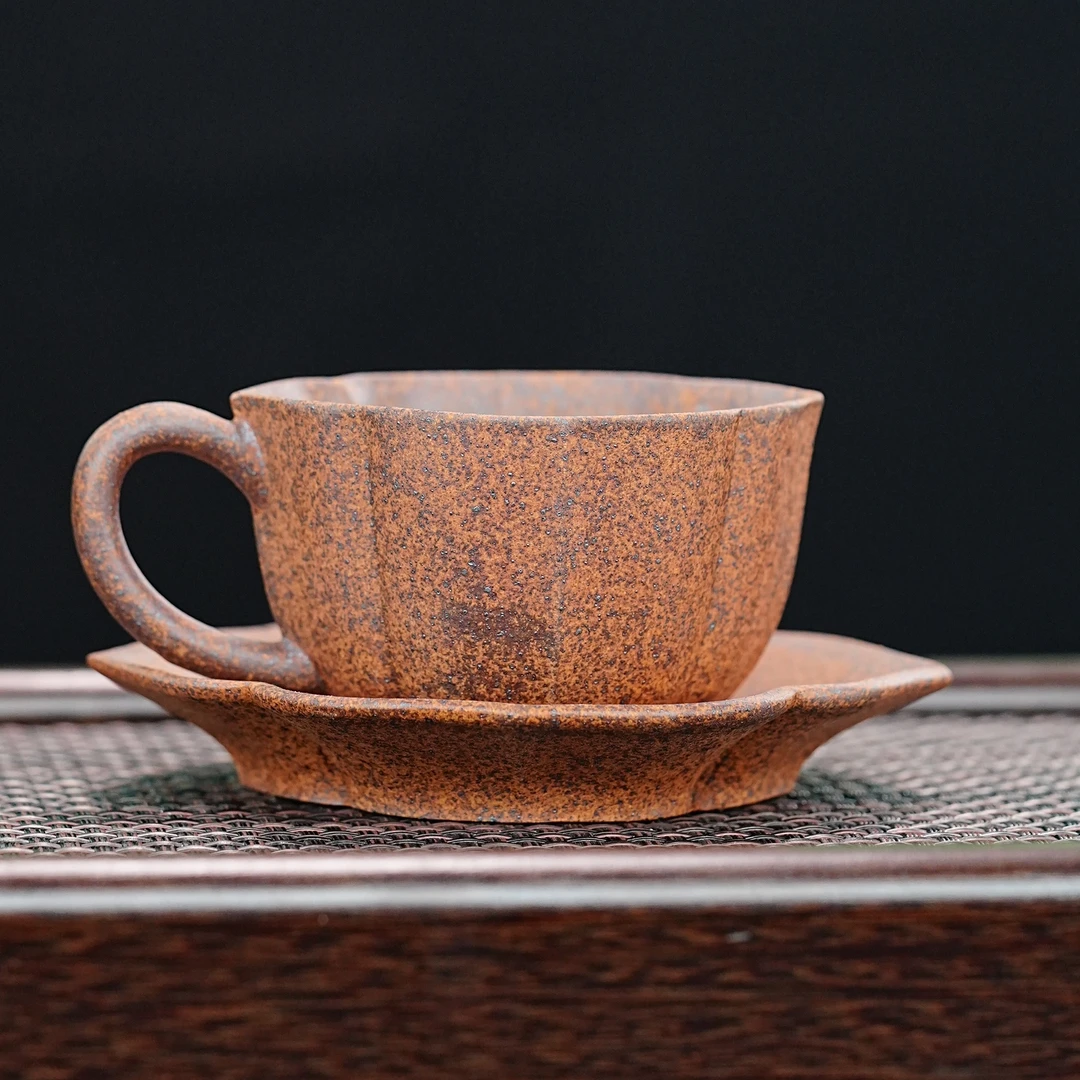 宜兴原矿紫砂龙骨金砂柴烧筋纹菱花带把杯与杯垫组合杯碟