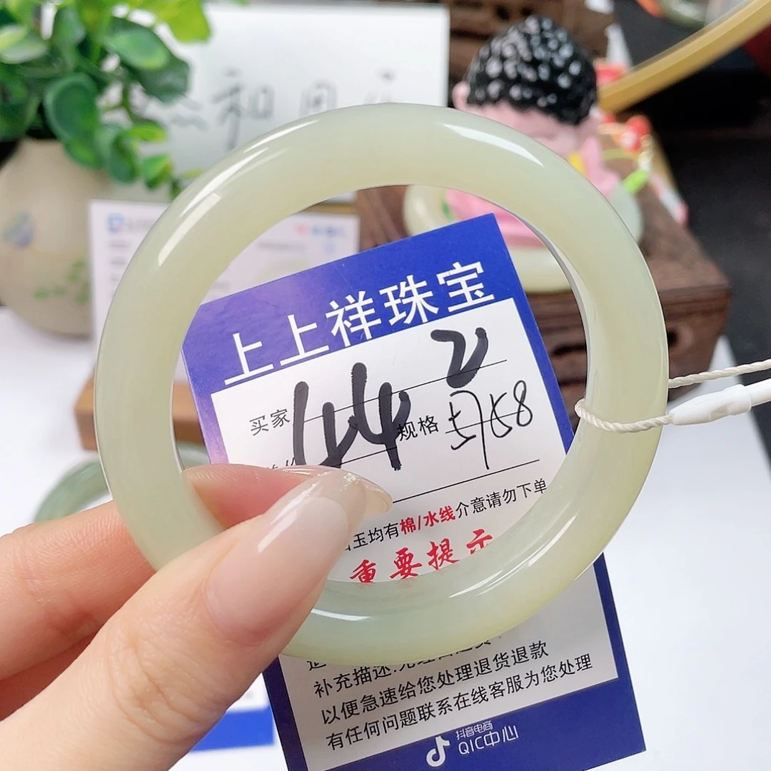 和田玉未镶嵌手镯