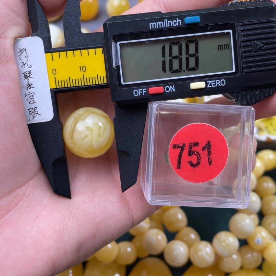 未镶嵌蜜蜡珠宝奇石蛤**王