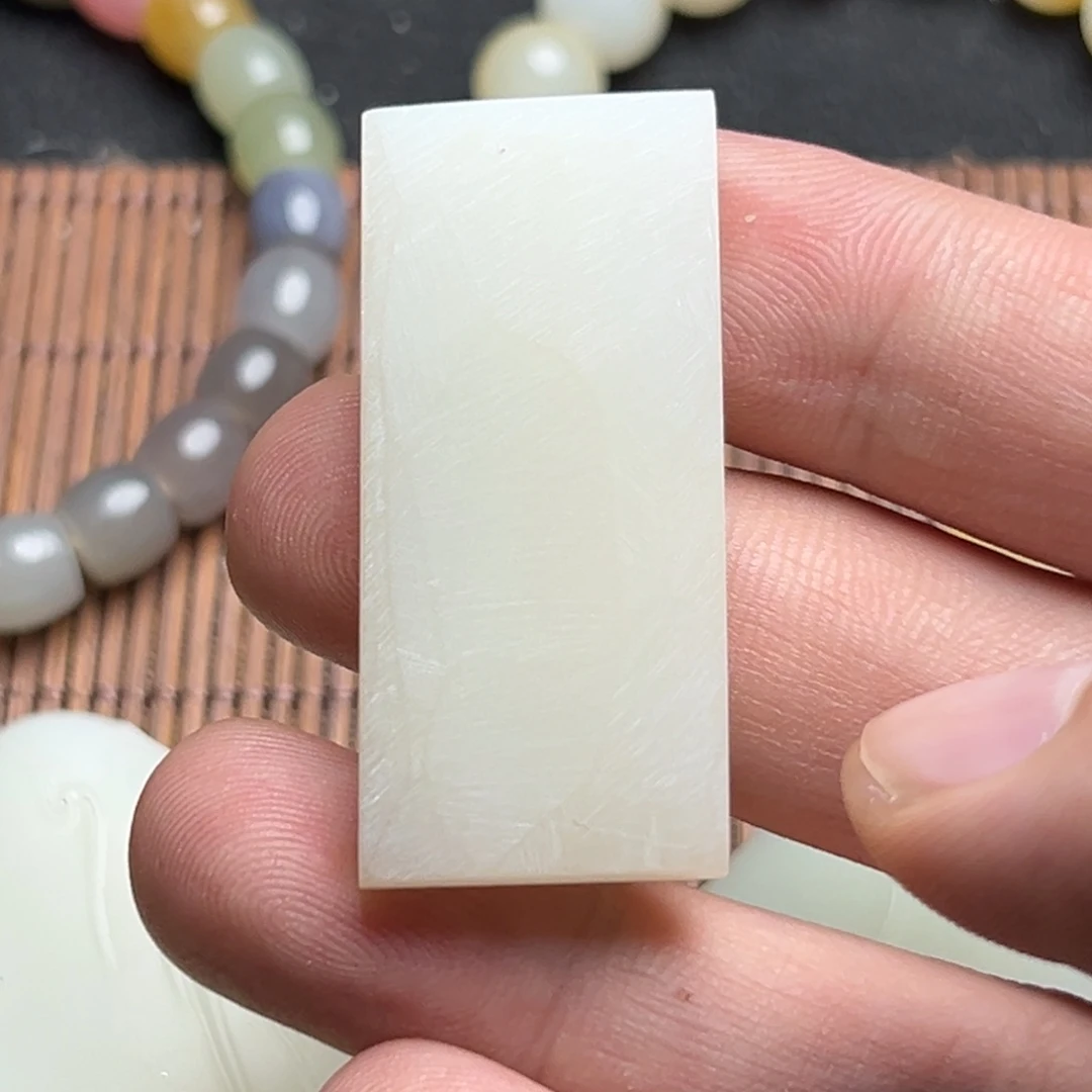 大***H和田玉未镶嵌颈饰