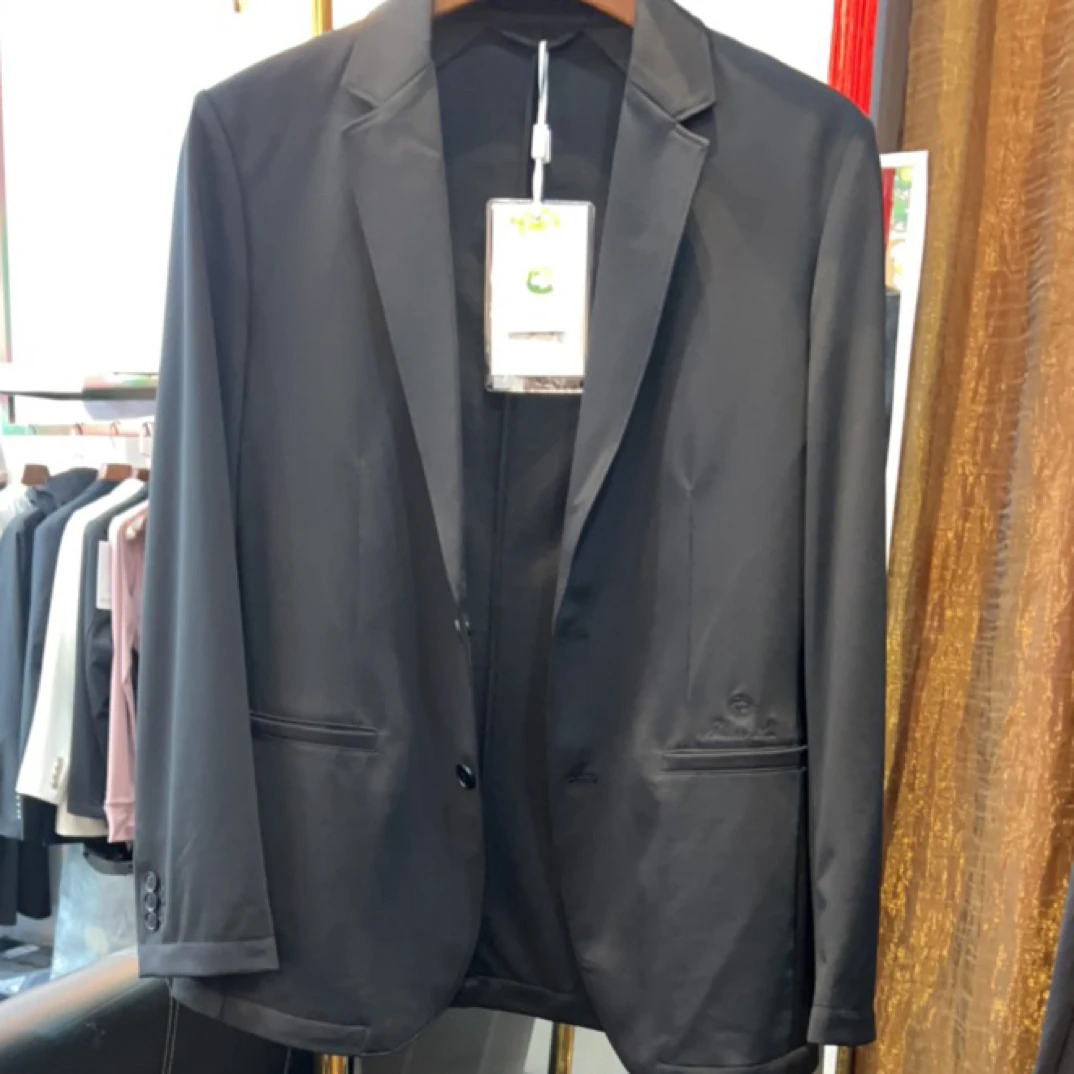 春秋四季款西服简约大气
